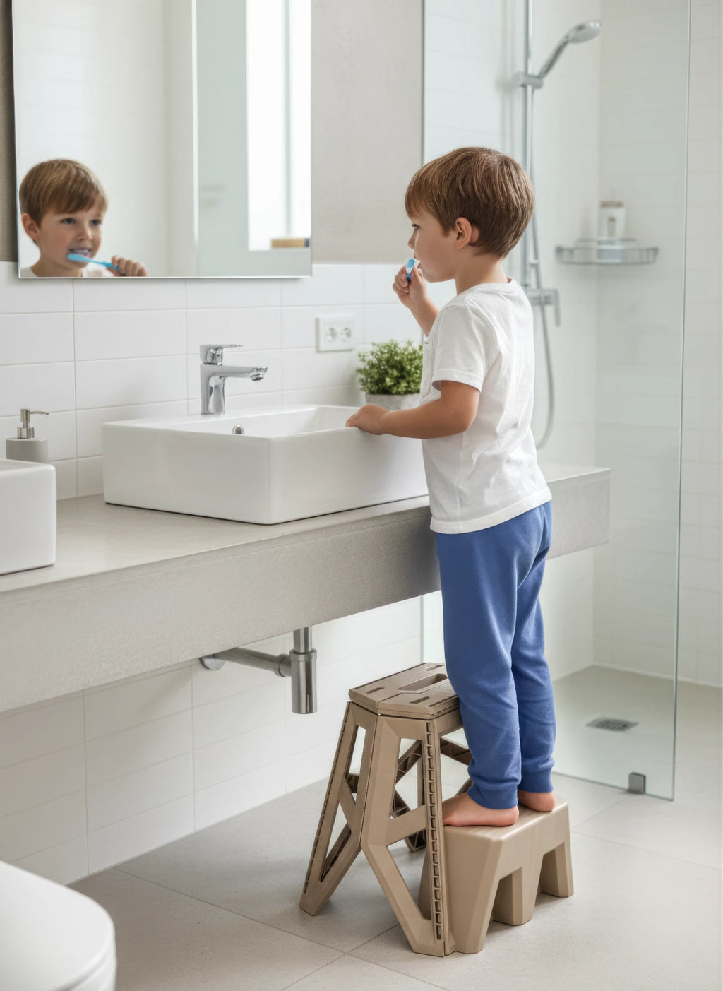 SMART STEP latte in bagno: sgabello per bambini al lavandino